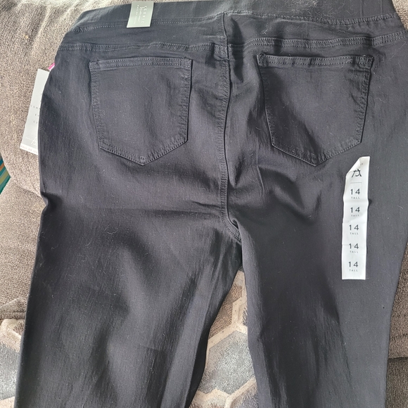 Women's Black Jeans - Picture 3 of 5